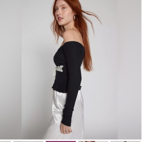 Kimchi Blue Urban outfitters Off-Shoulder Top with Lace Detail black - Picture 4 of 4
